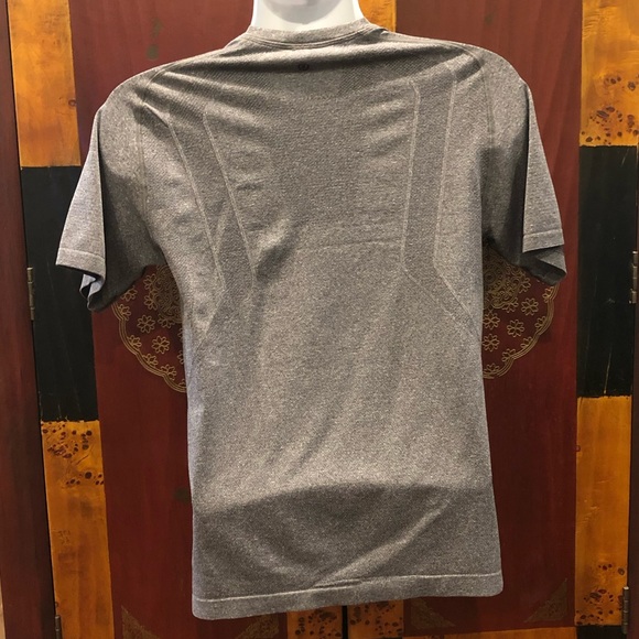 Lululemon Mens Grey Shirt - Picture 4 of 13
